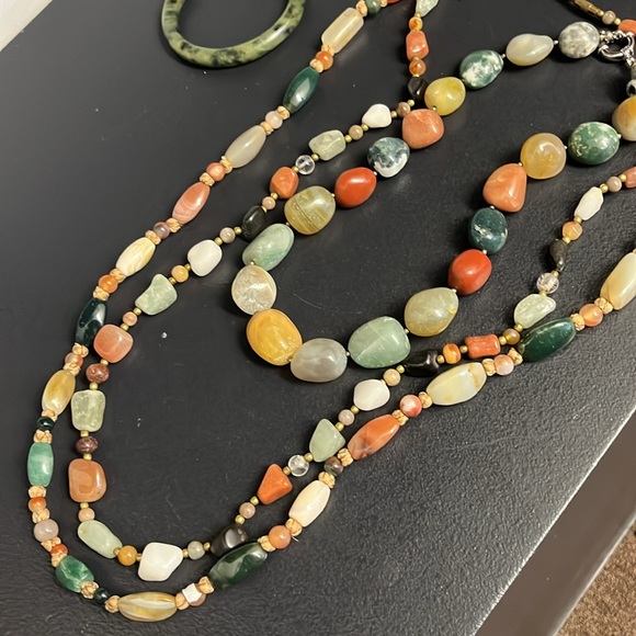 Real quartz necklaces (x3) and one quartz bracelet in jade . New - Picture 4 of 5